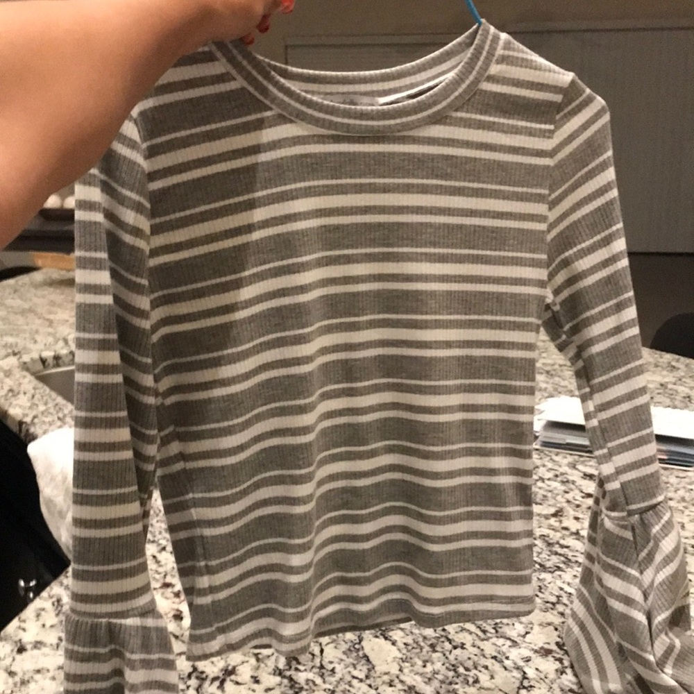 Grey/white long sleeve crop top